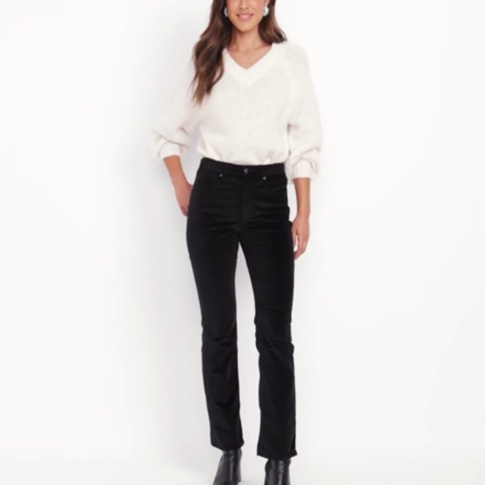 New with tags, Extra High-Waisted Baby Boot cut Jeans in Dark wash.